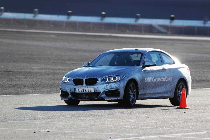 Car-Revs-Daily BMW ConnectedDrive Drift-O-Matic 32