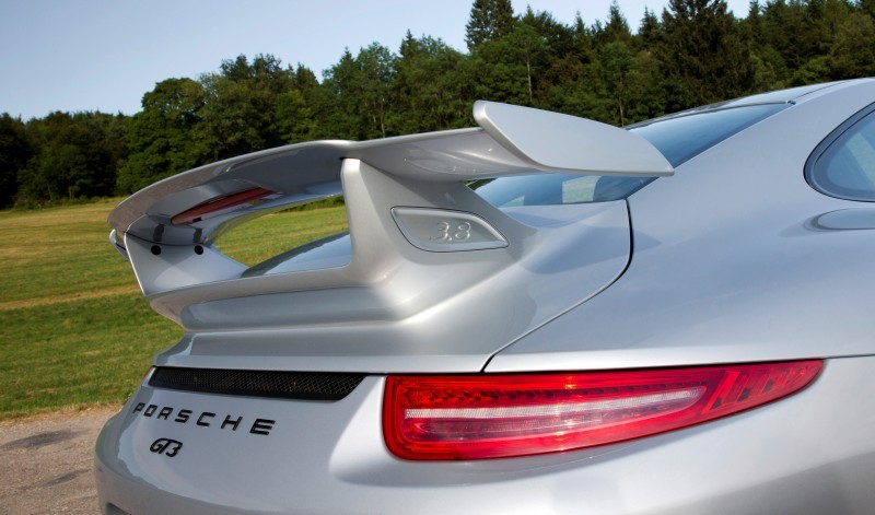 Car-Revs-Daily.com 2014 Porsche 911 GT3 is Race-Ready Street Car 4