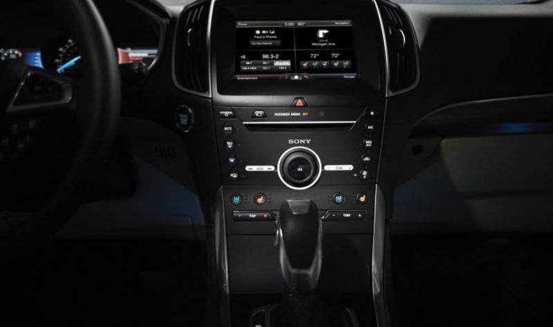 Car-Revs-Daily.com 2015 Ford Edge Sport and Titanium INTERIOR 27