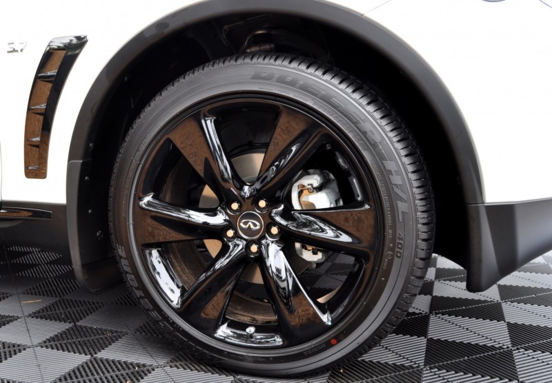 Car-Revs-Daily.com 2015 INFINITI QX70S 58