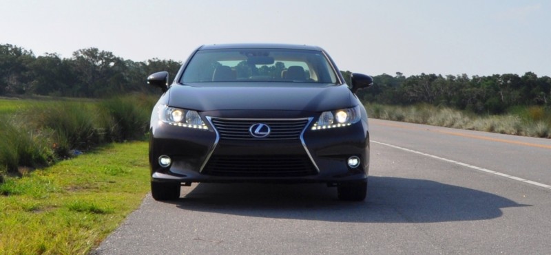 Car-Revs-Daily.com 2015 Lexus ES300h Review 21