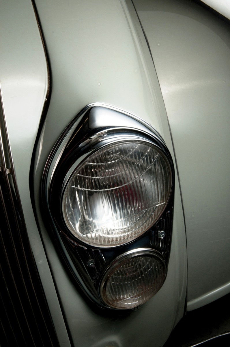 Car-Revs-Daily.com RM Auctions Motor City 2014 Preview - 1934 Chrysler Airflow Eight Sedan 10
