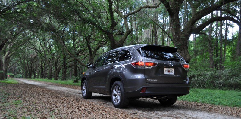 Car-Revs-Daily.com Road Test Review - 2014 Toyota Highlander XLE V6 10