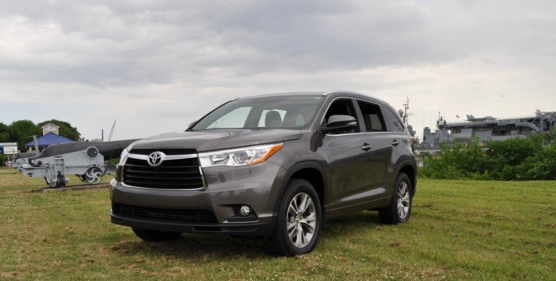 Car-Revs-Daily.com Road Test Review - 2014 Toyota Highlander XLE V6 32