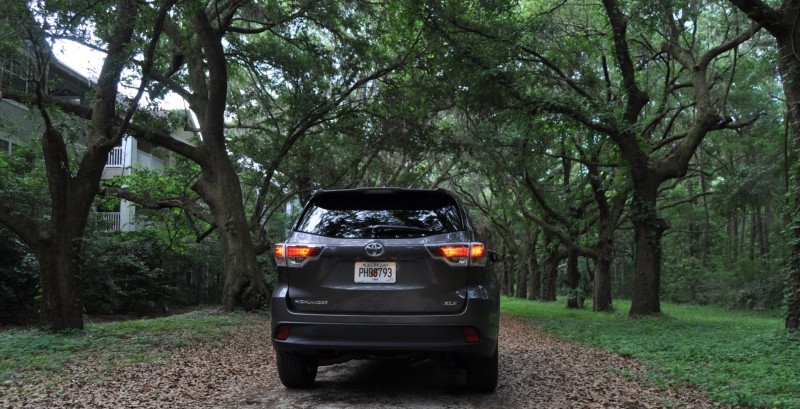 Car-Revs-Daily.com Road Test Review - 2014 Toyota Highlander XLE V6 6