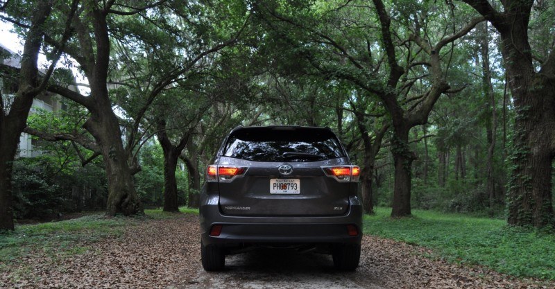 Car-Revs-Daily.com Road Test Review - 2014 Toyota Highlander XLE V6 7