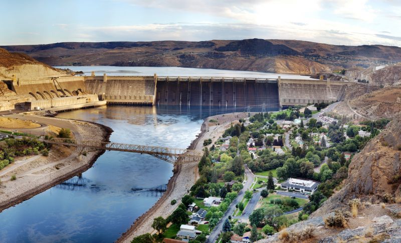 Grand_Coulee_Dam_Panorama_Smaller