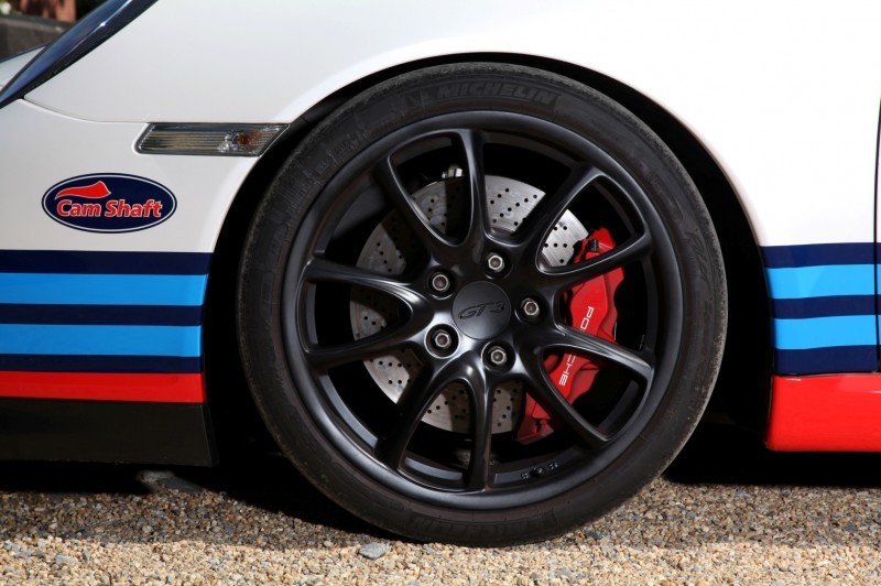 Martini-style Racing Livery by CAM SHAFT for the Porsche 911 GT3 4