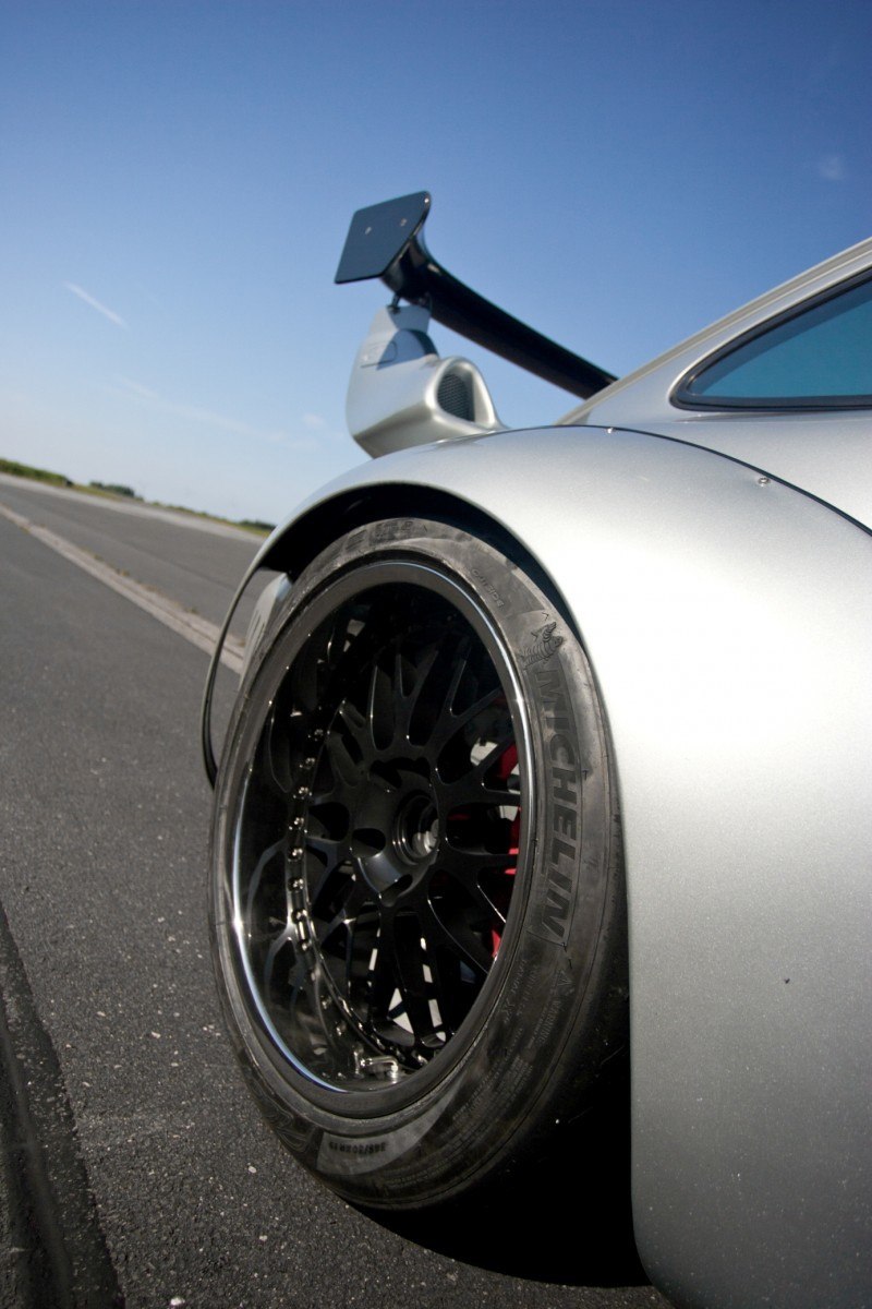 McChip-DKR Porsche 993 GT2 Mc600 11