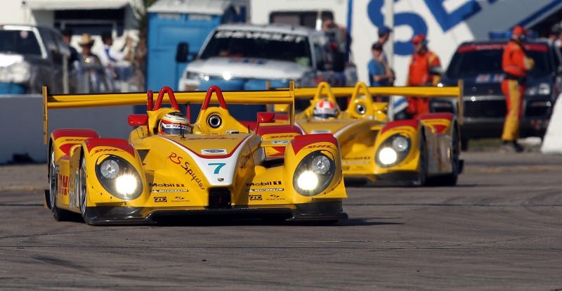 Timo_Bernhard_leads_Sebring_12_hours_2008_in_Porsche_RS_Spyder