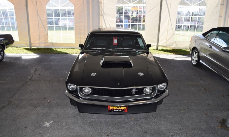 1969 Ford Mustang BOSS 429 in Raven Black 12