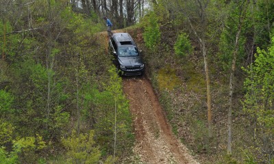 2014 Jeep Grand Cherokee Shows Its Trail Rated Skills Off-Road 15