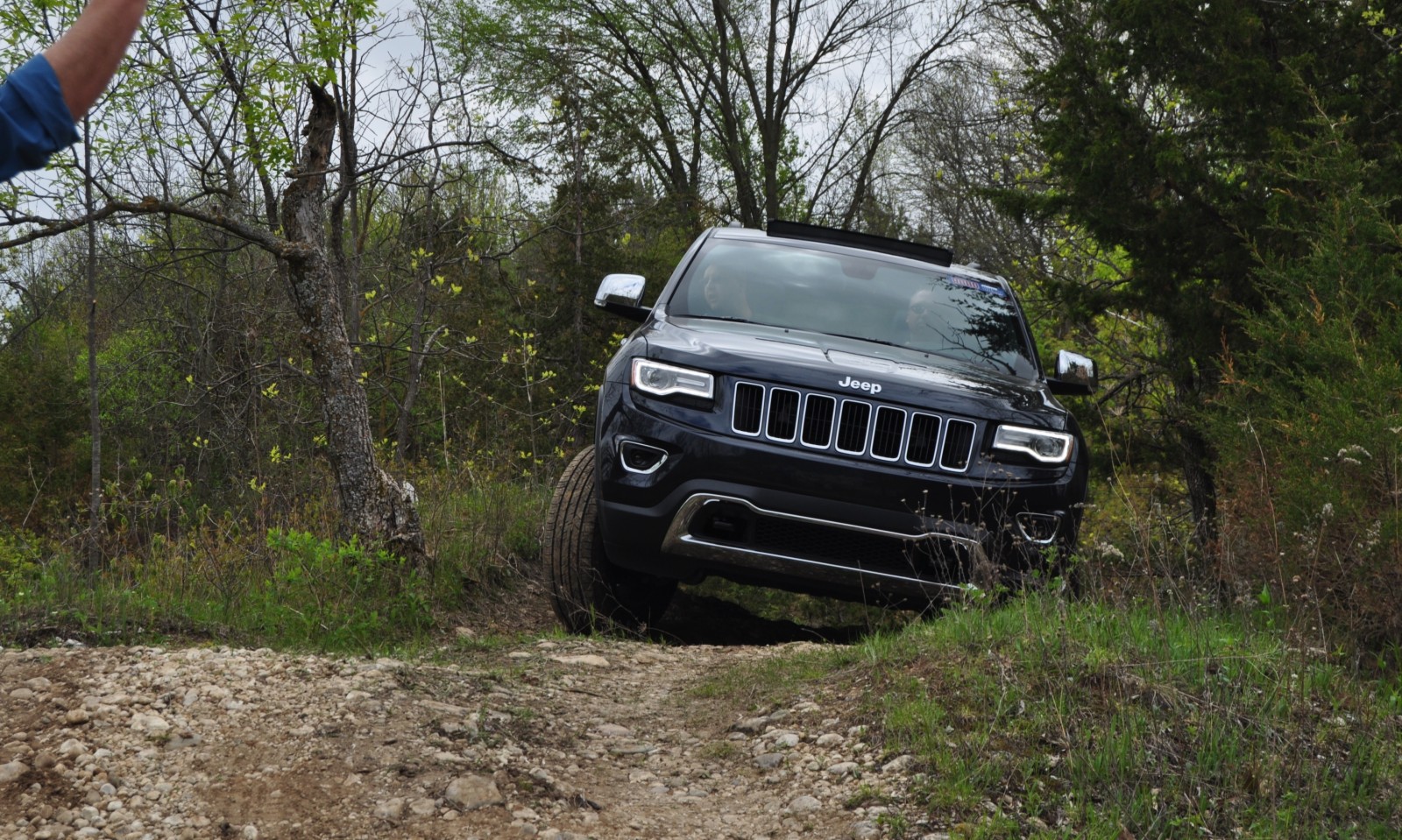 Road Test Review 15 Jeep Grand Cherokee Limited 4 4 With Ken Glassman Car Revs Daily Com