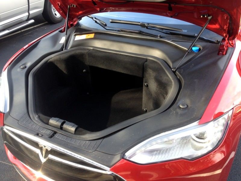 2014 TESLA Model S 85 -- Road Test Video Review -- 1500-words -- 250 Images -- Smooth Power, Great Dynamics, Unequivocal EV Brilliance 34