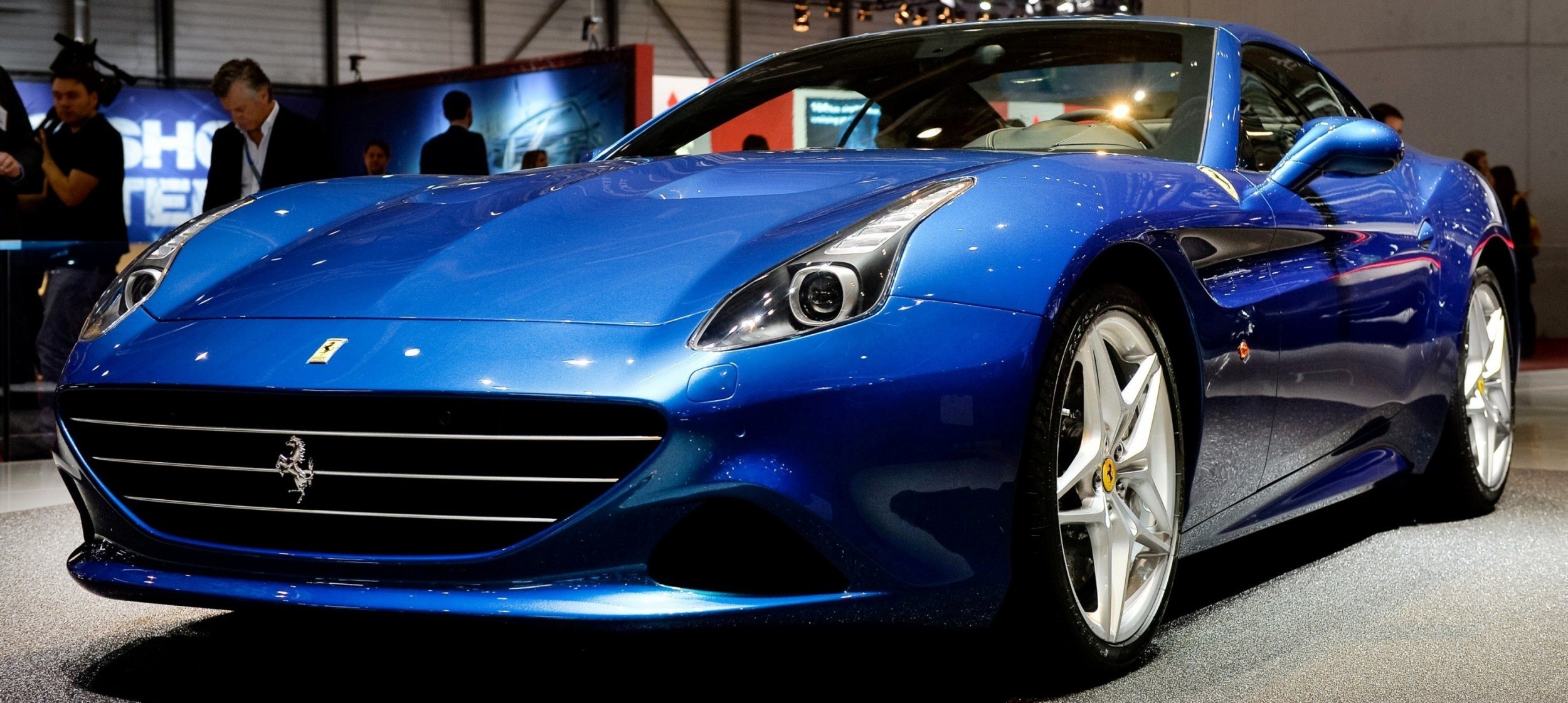 Geneva 2014 ShowFloor Ferrari California T, 458