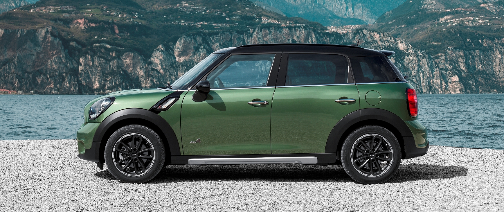 2015 MINI Countryman Debuts Dark-Trimmed Style and LED Foglamp Rings