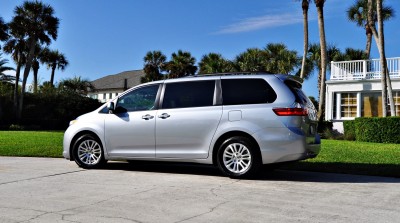 2015 Toyota Sienna XLE 29