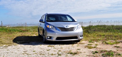 2015 Toyota Sienna XLE 51