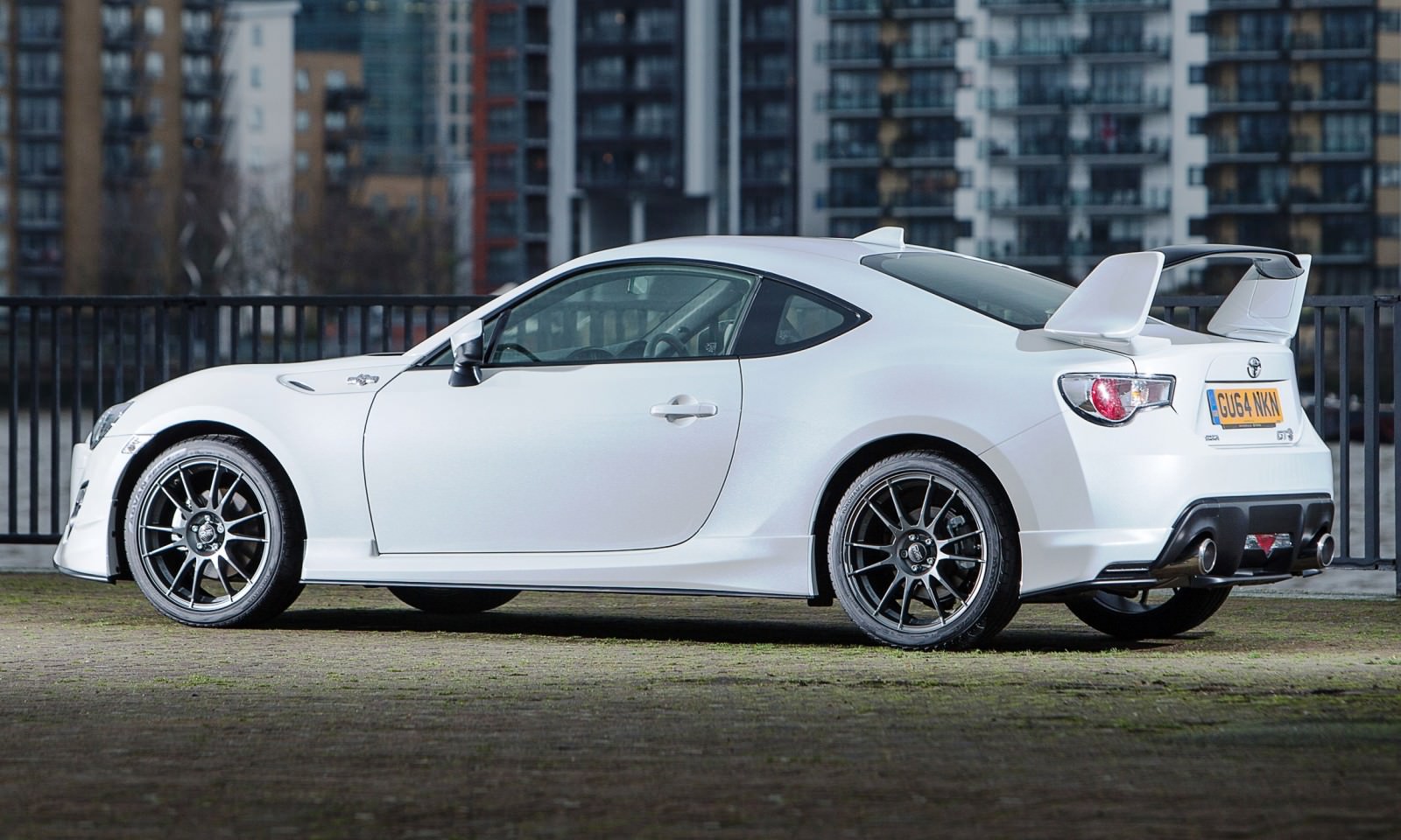 Тойота gt 86 ночью
