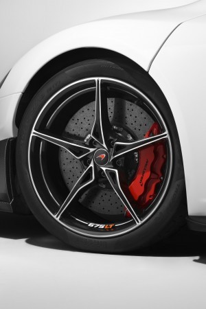 2015 McLaren 675LT 18