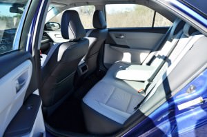 2015 Toyota Camry SE Hybrid Review 90