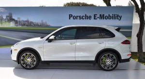 2015 Porsche Cayenne S E-Hybrid 37