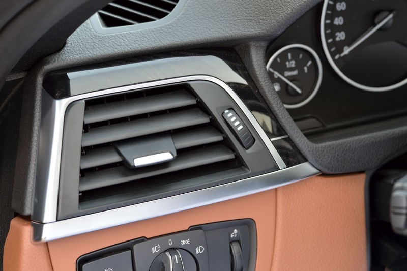 2016 BMW 3 Series Interiors 9