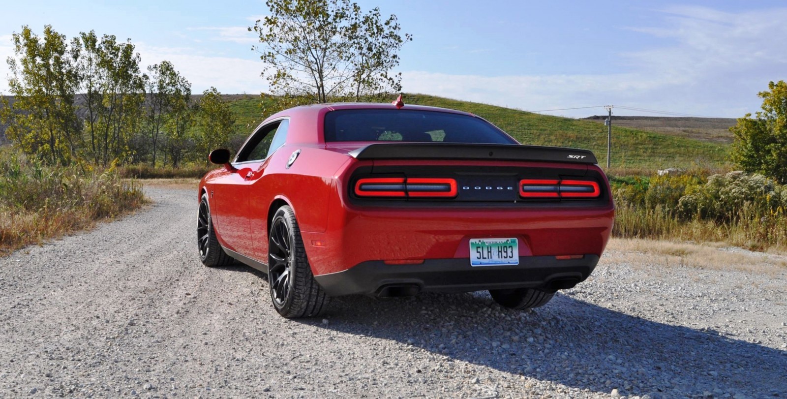 Dodge Challenger 2021 сзади