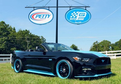 Petty's Garage Mustang GT King Edition