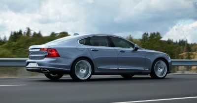 171095_Location_Rear_Quarter_Right_Volvo_S90_Mussel_Blue