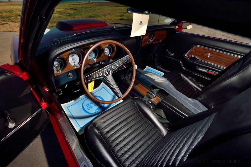 1969 Ford Mustang Boss 429 Fastback in Candyapple Red  4