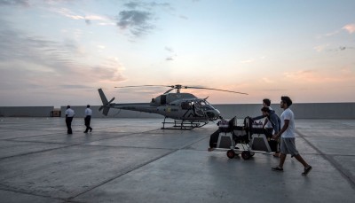 Picture_Credit__Anthony_Cullen_AJC5649-Preparing_the_helicopter_for_the_race_at_dawn
