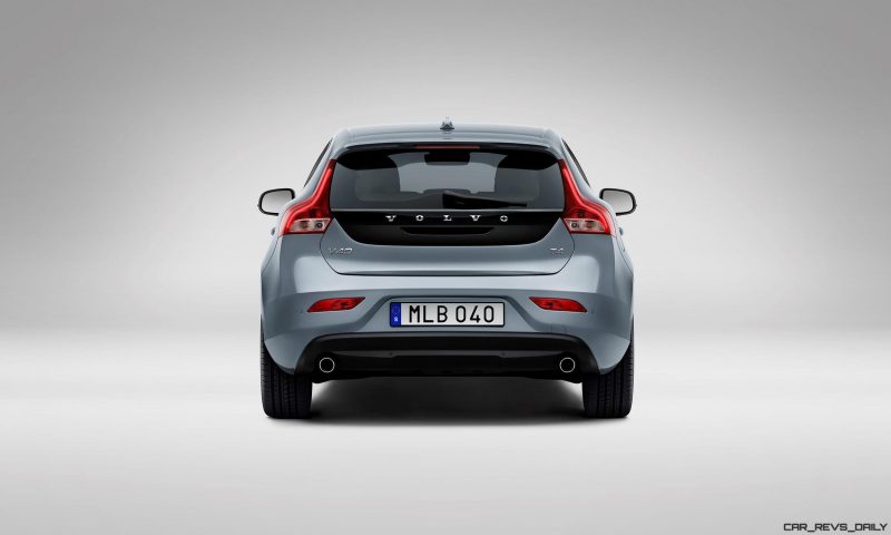 175951_Volvo_V40_T4_Momentum_Studio_Rear