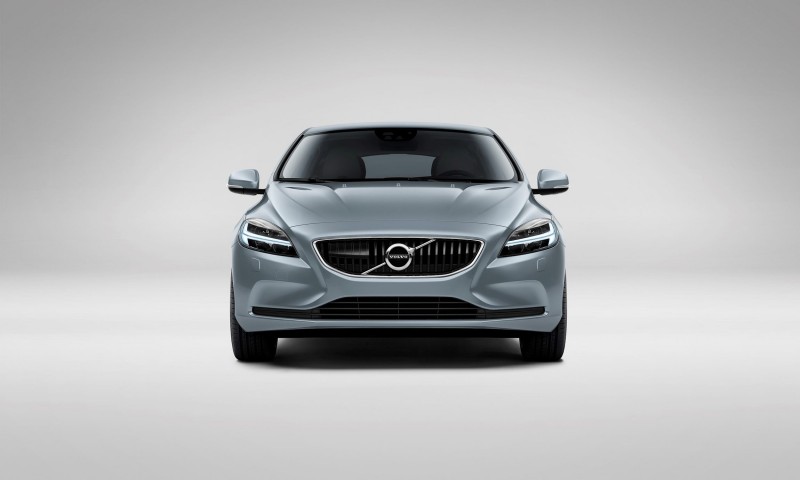 175952_Volvo_V40_T4_Momentum_Studio_Front