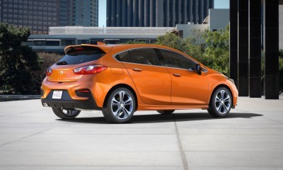 2017-Chevrolet-CruzeHatch-002