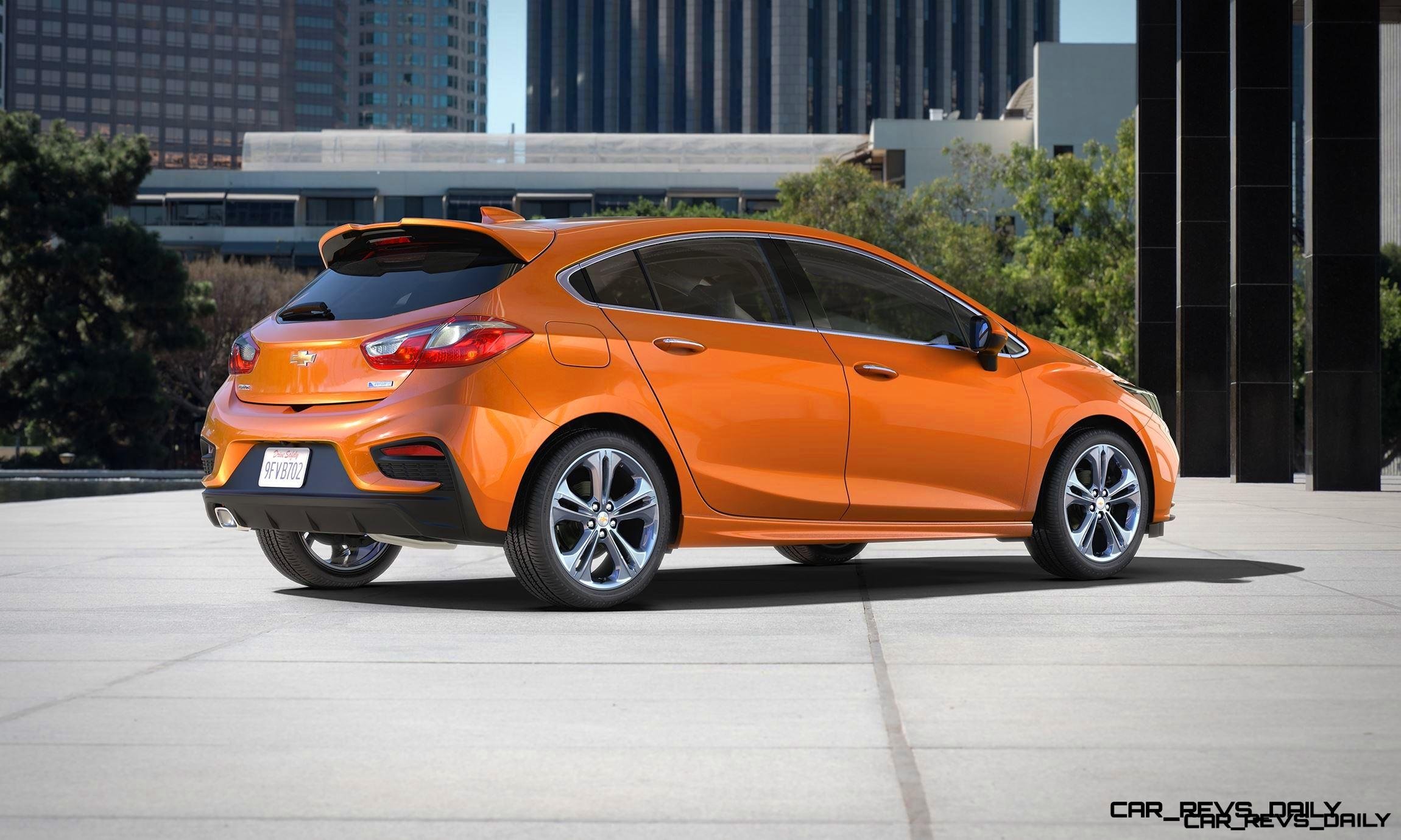 2017-Chevrolet-CruzeHatch-002