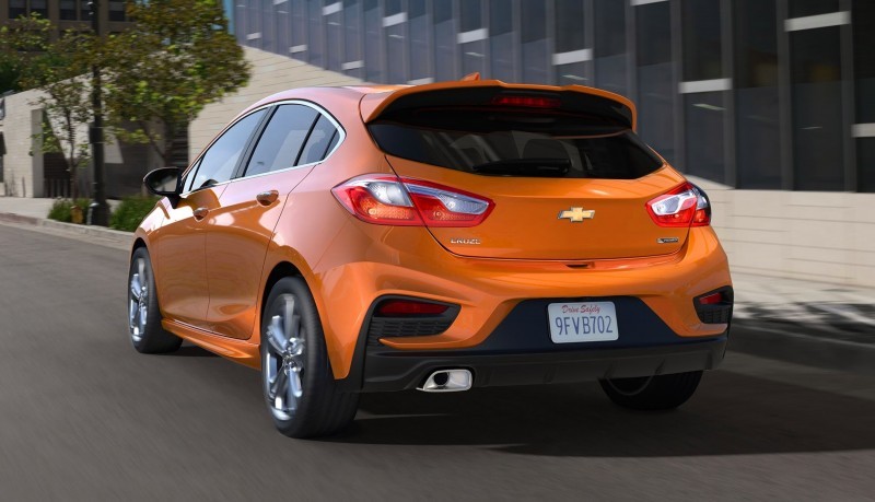 2017-Chevrolet-CruzeHatch-003