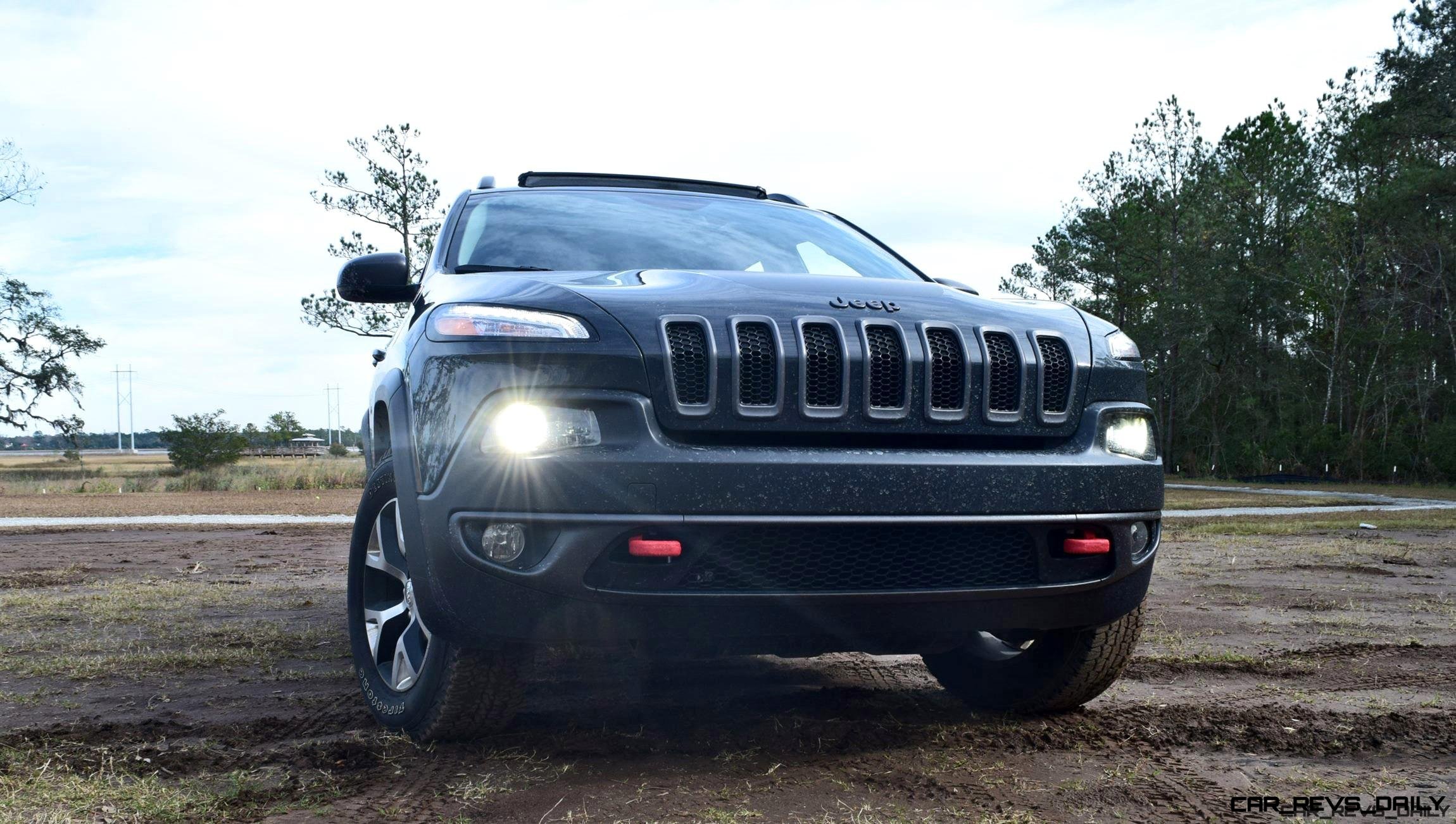 17 Jeep Cherokee Trailhawk Hd Road Test Review Plus 2 Videos Car Shopping Car Revs Daily Com