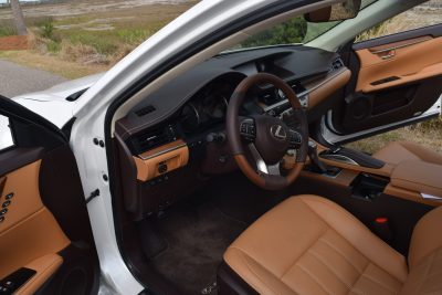 2017 Lexus ES350 Interior 13
