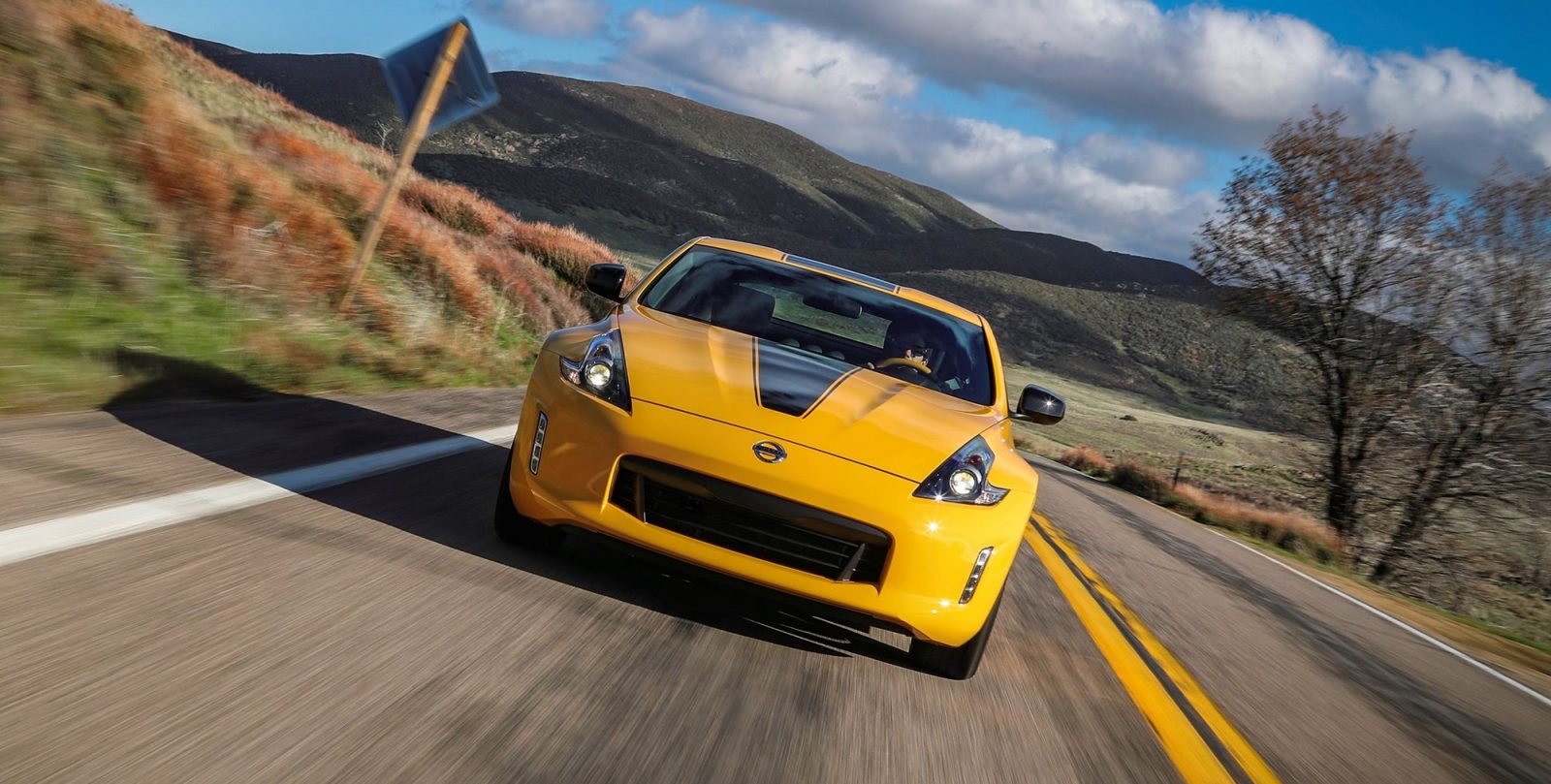 2018_Nissan_370Z_Heritage_Edition_photo_11