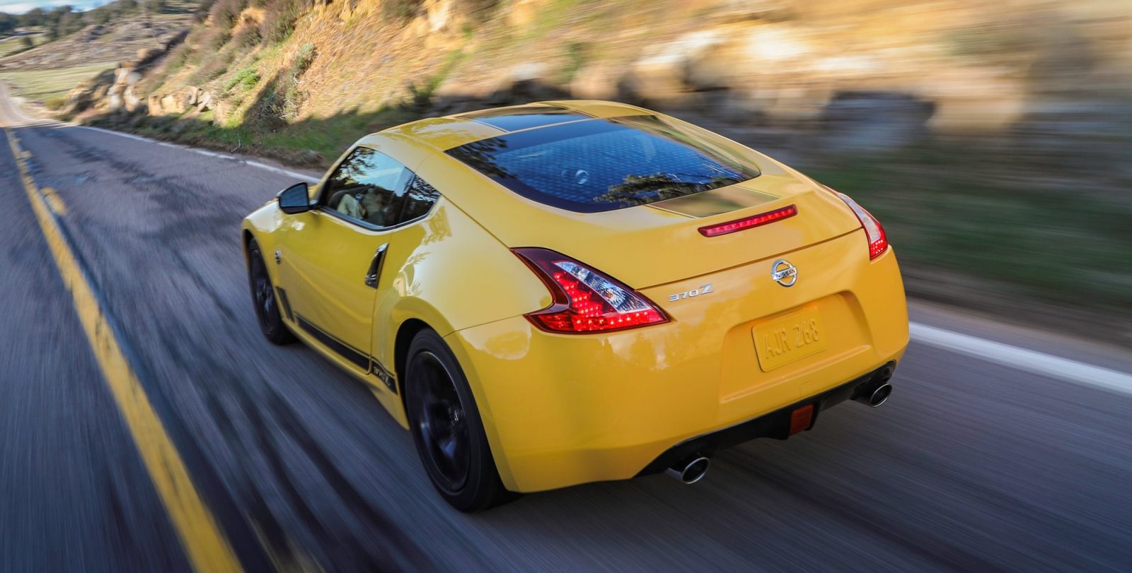 2018_Nissan_370Z_Heritage_Edition_photo_14