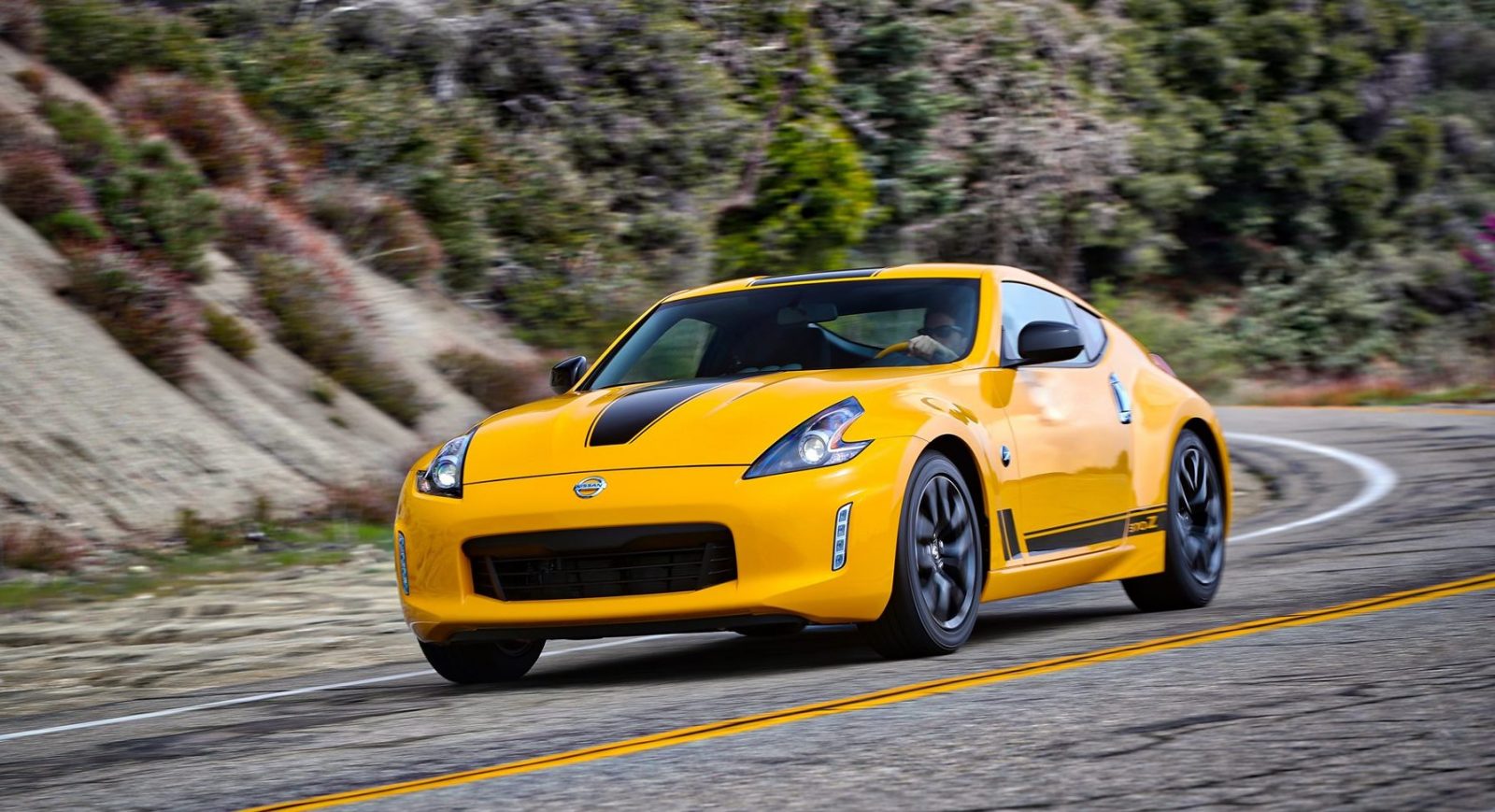 2018_Nissan_370Z_Heritage_Edition_photo_9