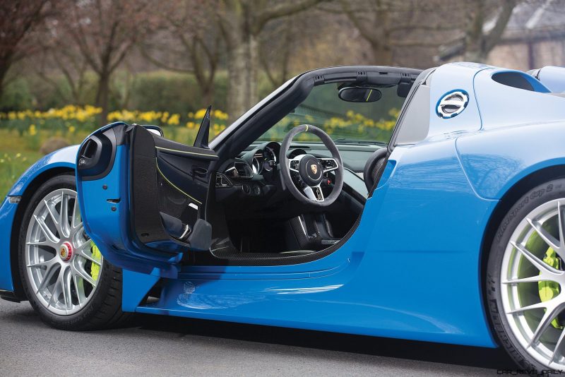 Arrow Blue Porsche 918 Spyder 10