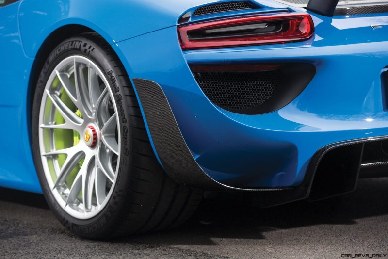 Arrow Blue Porsche 918 Spyder 24