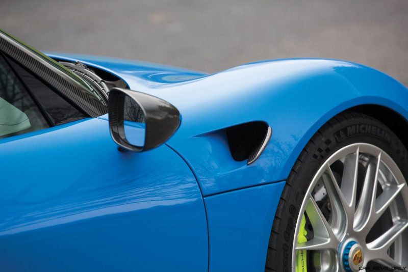 Arrow Blue Porsche 918 Spyder 25