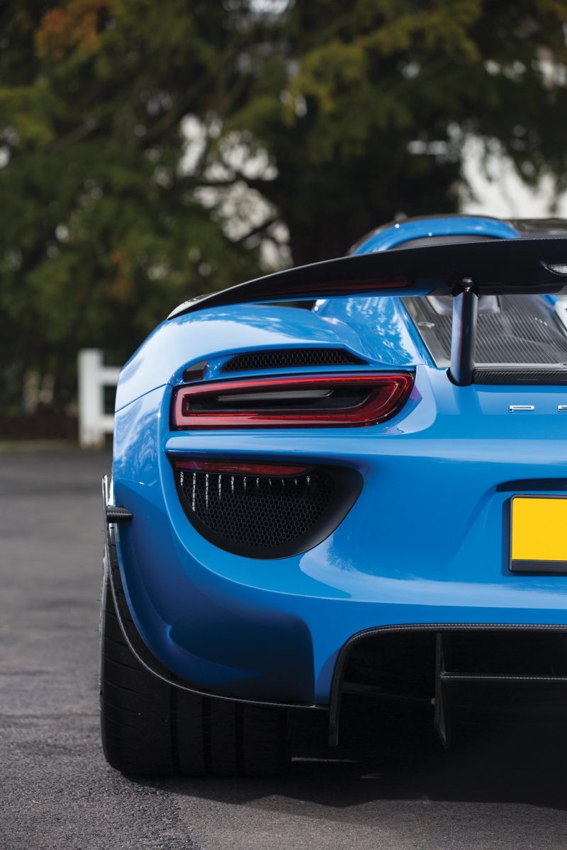 Arrow Blue Porsche 918 Spyder 32