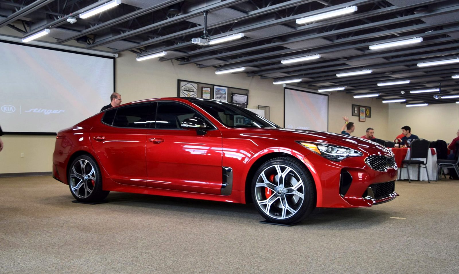 Stinger awd машина