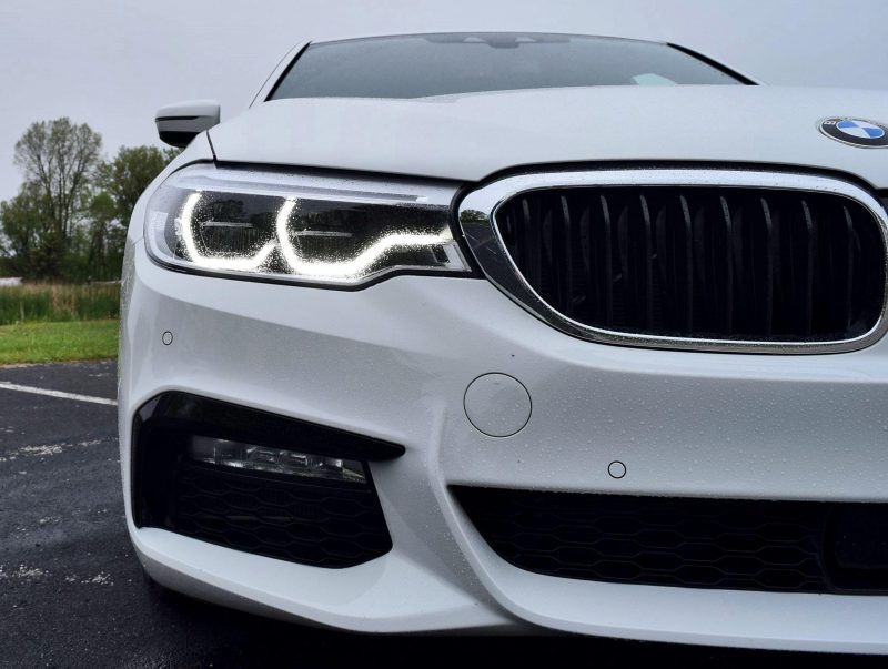 2017 BMW 540i 33