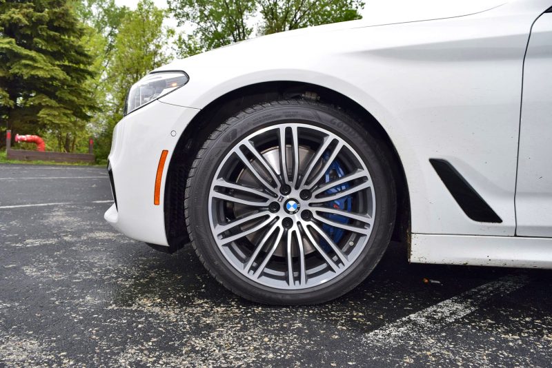 2017 BMW 540i 36