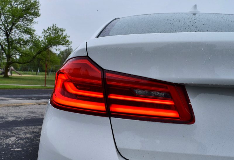 2017 BMW 540i 37